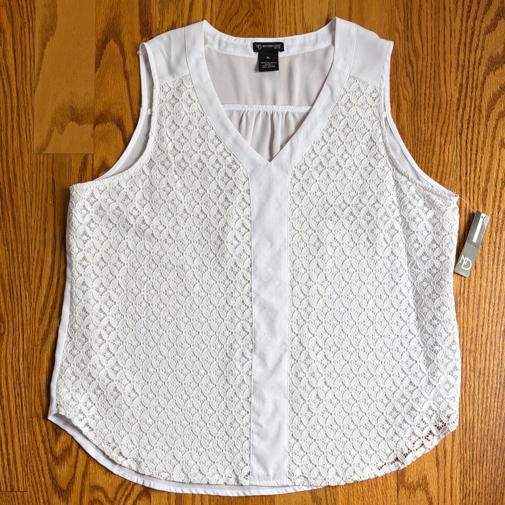 New Directions White Lace V-Neck Sleeveless Blouse. Size: PL NEW with Tag